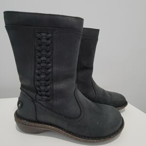 UGG Australia Women's Kaleen Black Leather US 6 Shearling Side Zip Braided